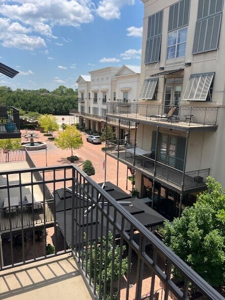 Building Photo - 8211 Village Plaza Ct