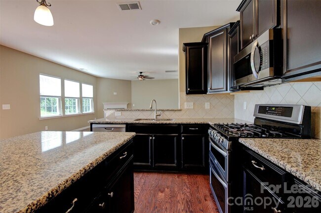 Building Photo - 16125 Hammersmith Farm Dr