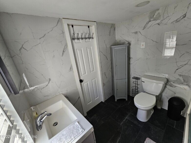 Building Photo - 3513 E Buffalo Ln