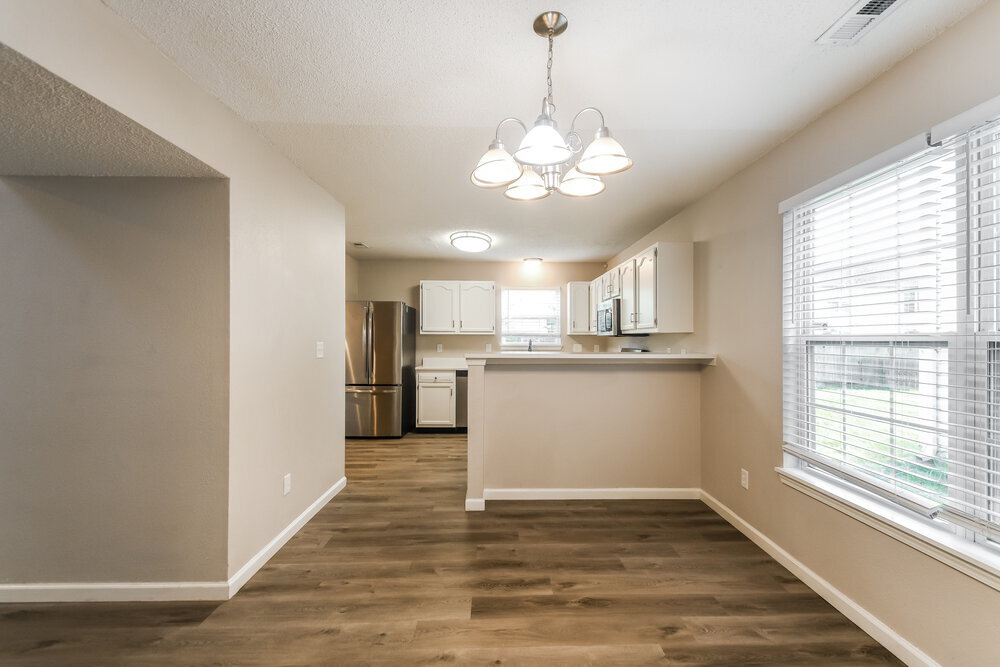 Building Photo - 10343 Kensil St