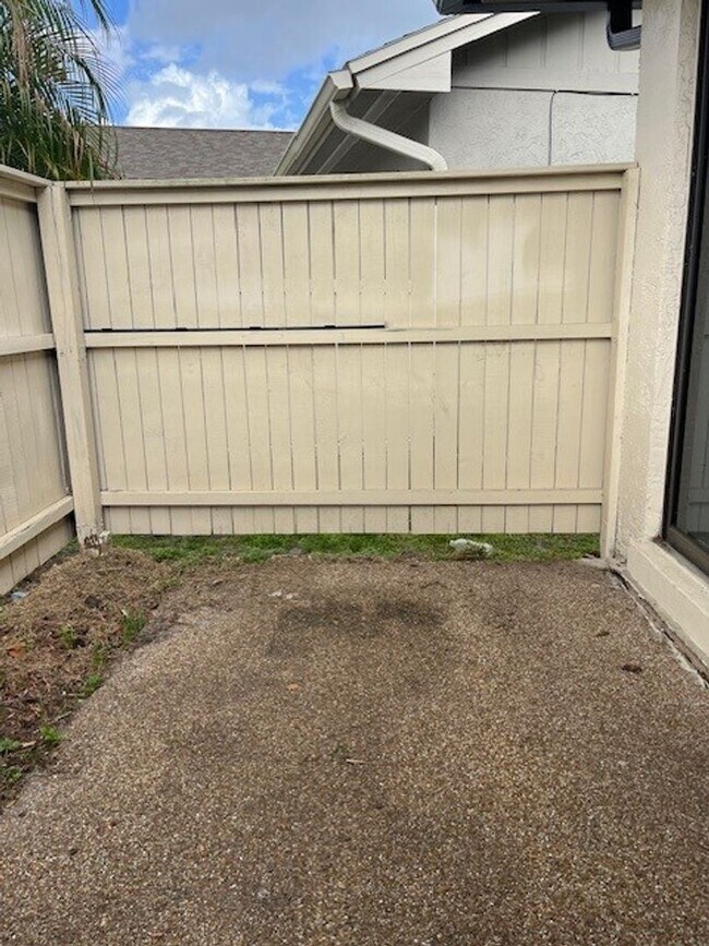 Building Photo - ***4 Bed 3.5 Bath in Tuscawilla!***