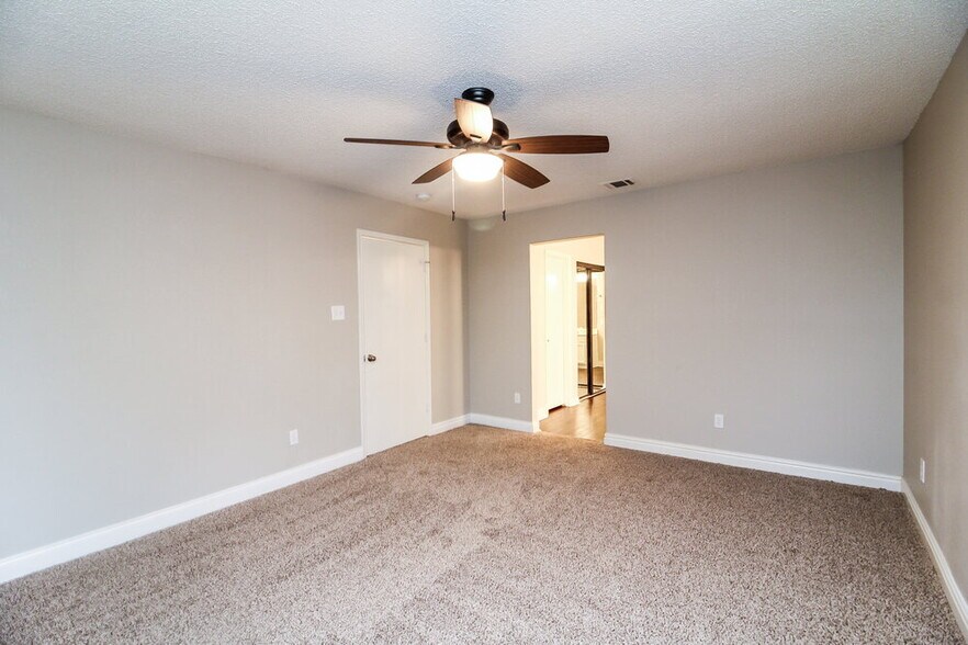 Building Photo - 802 Wyndham Pl