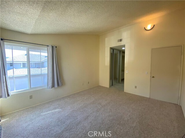 Building Photo - 1380 W 48th St