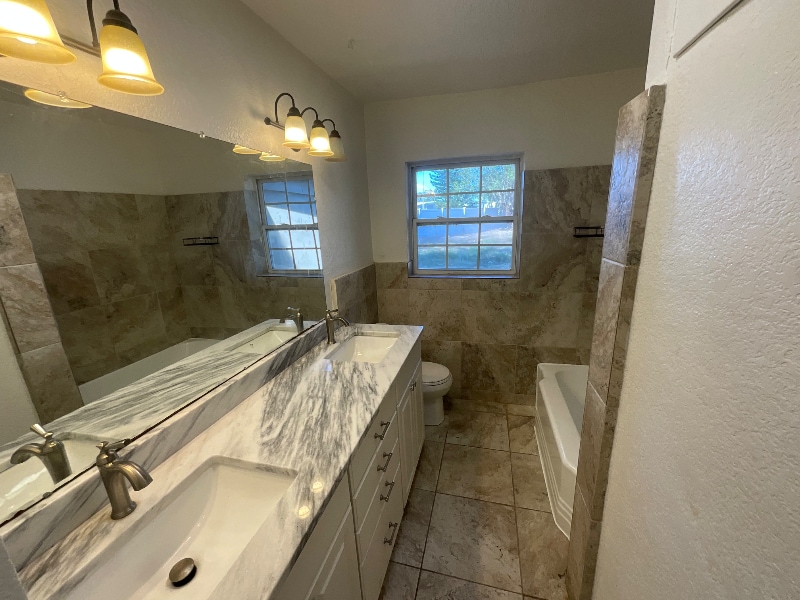 Building Photo - 381 11th Ave SW