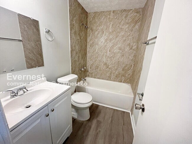 Building Photo - Beautiful 3-Bedroom Home with Garage / Pet...