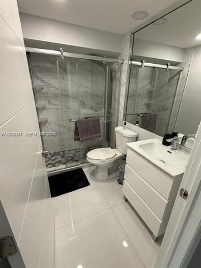 Building Photo - 3111 N Ocean Dr
