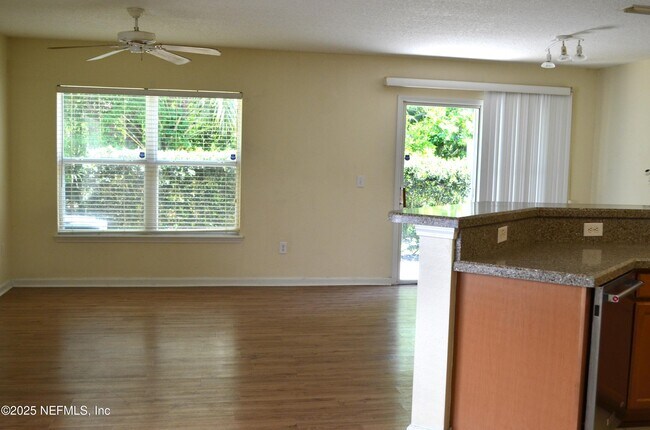 Building Photo - 800 Black Cherry Dr S