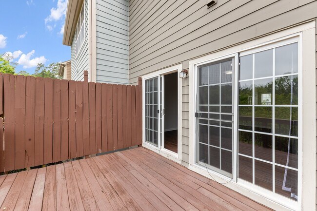 Building Photo - 611 Carlton Commons Ln