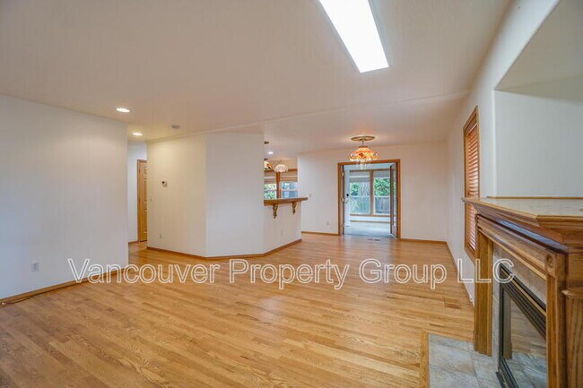 Building Photo - 15720 NE 13th Way