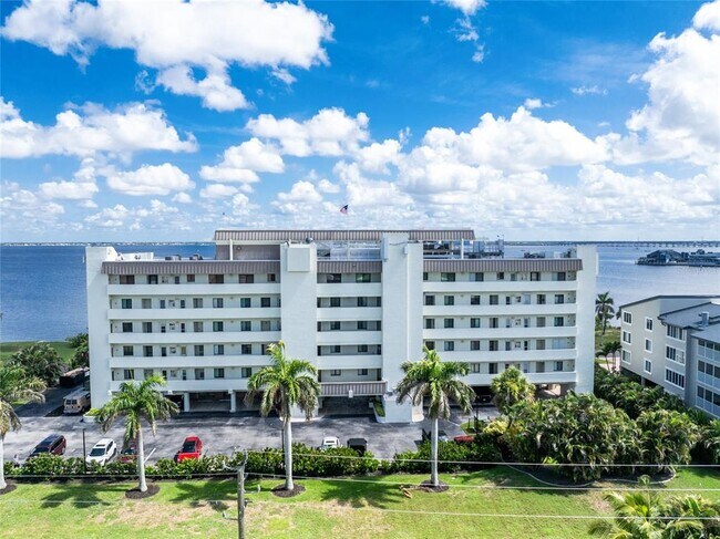 Primary Photo - 1500 Park Beach Cir