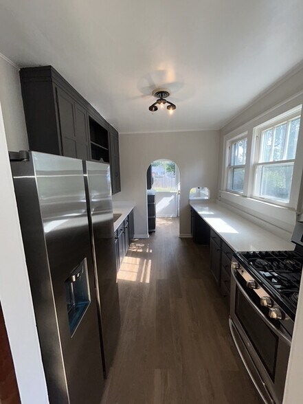 Building Photo - 811 N Dequincy St