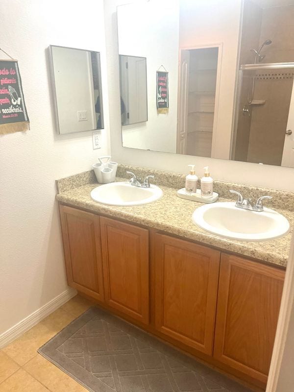 Building Photo - 701 SW McComb Ave