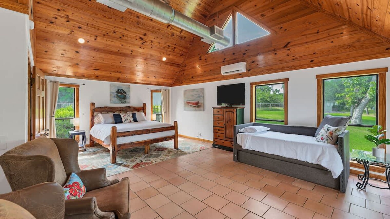 Building Photo - 302 Shangrila Ln