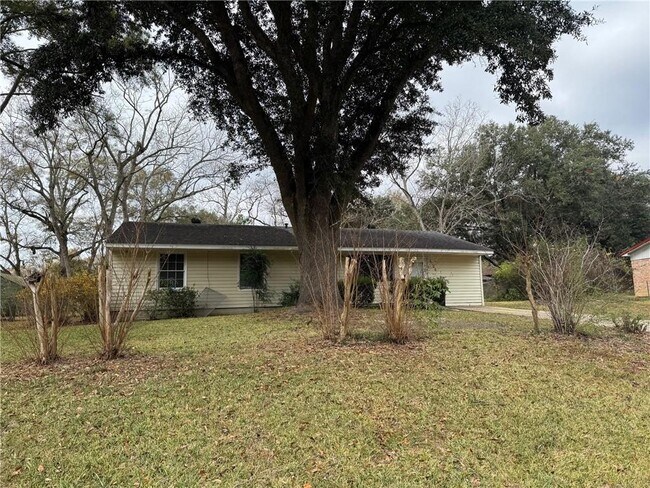 Building Photo - 4734 Clarendon Dr