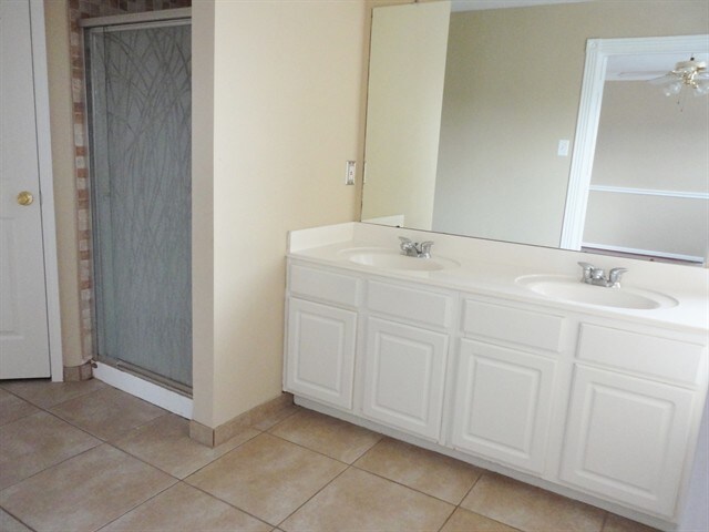 Building Photo - 7722 Heron Lakes Dr