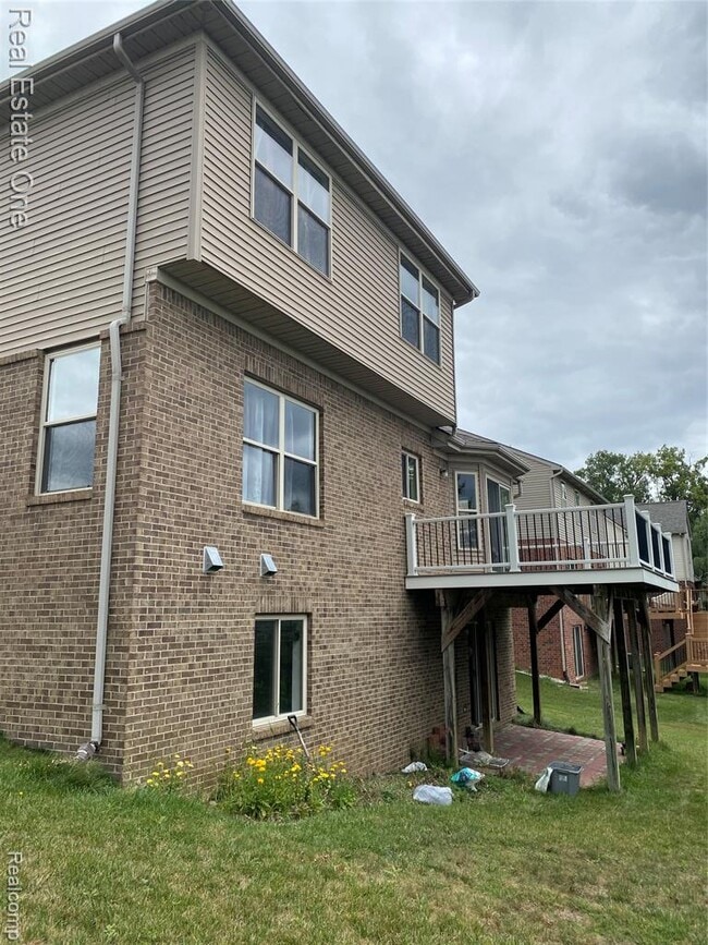 Building Photo - 39206 Silverthorne Bend