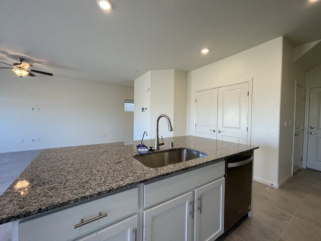 Building Photo - 4 BED 2.5 BATH 2 CAR GARAGE SINGLE FAMILY HOME IN CADENCE, HENDERSON w/ LARGE BACKYARD
