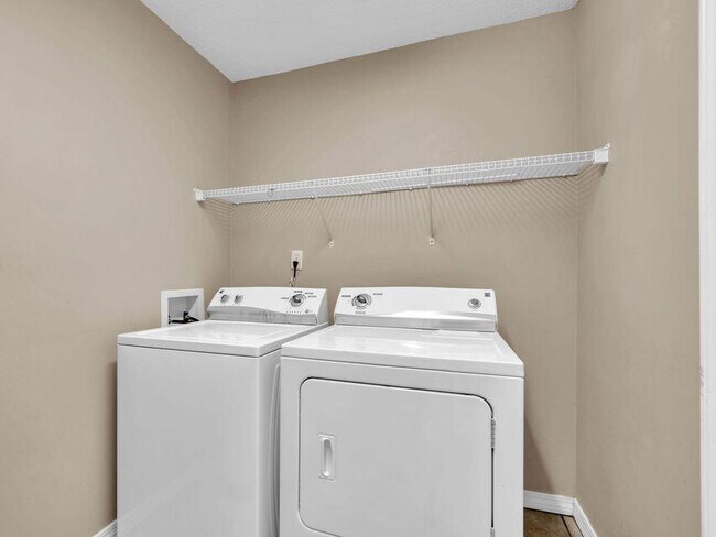 Building Photo - 983 Scenic Oak Ln