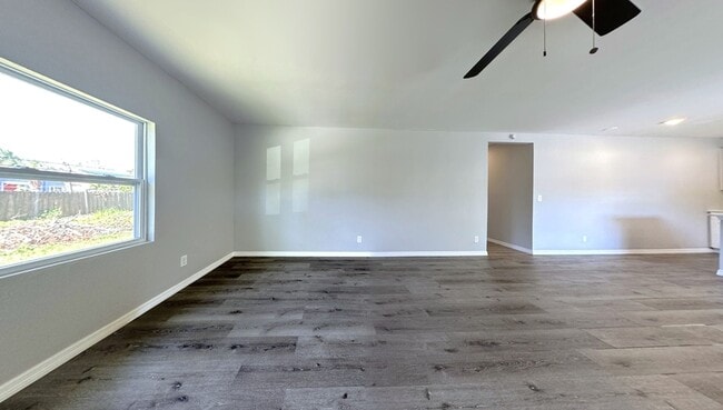 Building Photo - 3841 16th Ave S