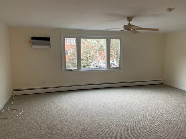 Building Photo - 23 Elm St