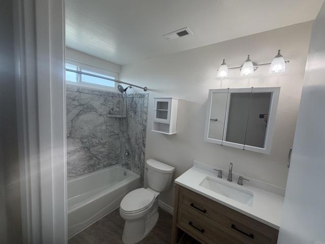 Building Photo - 6393 Viewpoint Ct