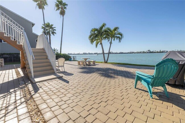 Building Photo - 800 Madonna Blvd