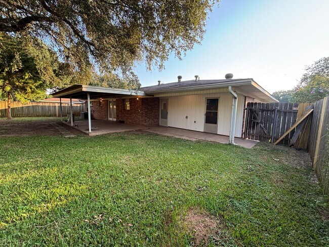 Building Photo - COZY HOME IN SHREVE ISLAND