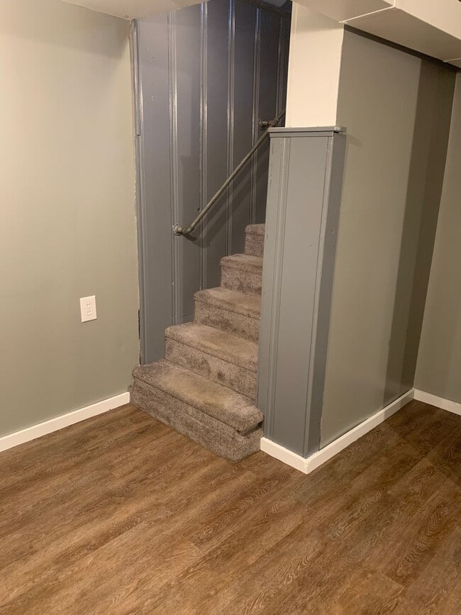 Building Photo - THREE BEDROOM TOWNHOME