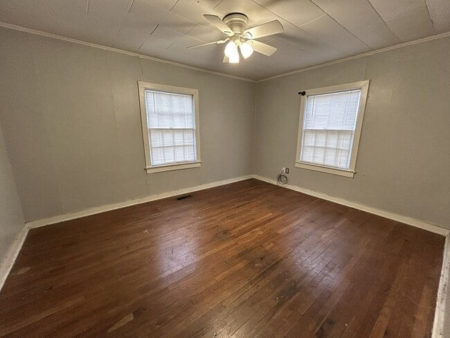 Building Photo - 955 N Curtis Ave