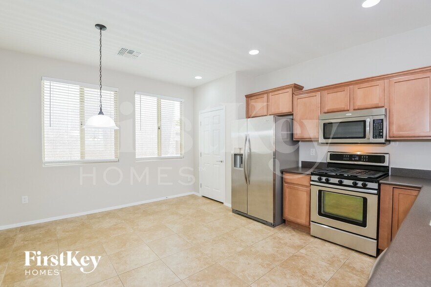 Building Photo - 10704 E Sanctuary Ridge Ln
