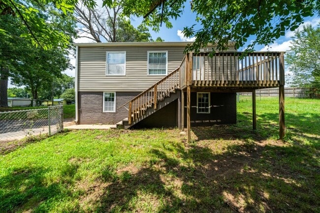 Building Photo - Charming 3-Bedroom Home in a Quiet, Convenient Neighborhood!