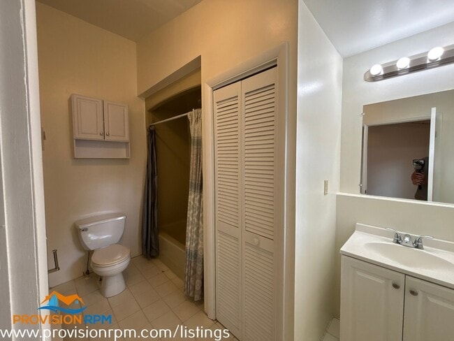 Building Photo - 7826 Bodkin View Dr