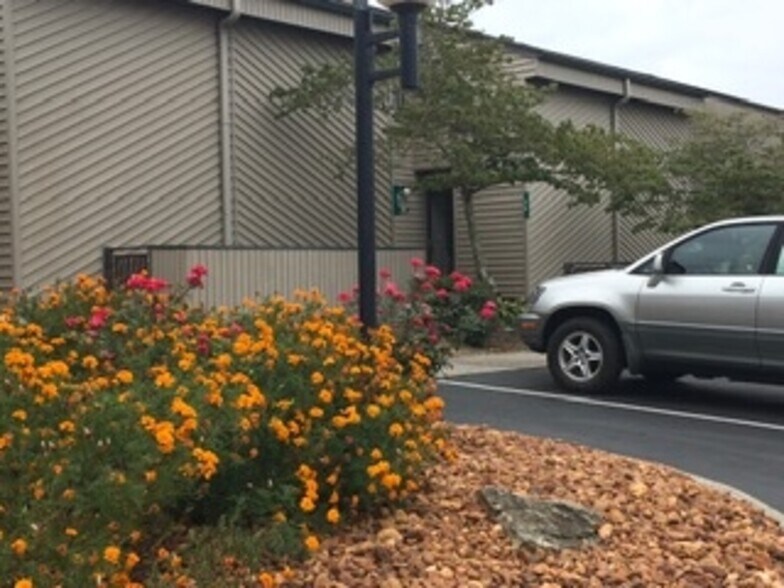 Unit 56 Parking - 39 Lakeshore Ln