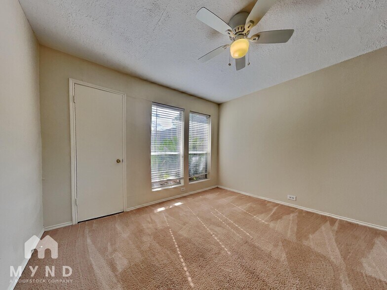 Building Photo - 8731 Summit Pines Dr