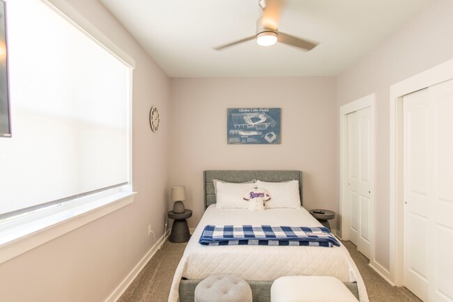 Bedroom 2 with large closet - 1211 Beaconsfield Ln