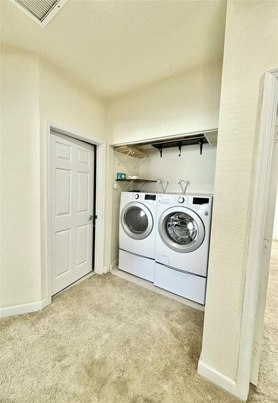 Building Photo - 451 NE 1st St