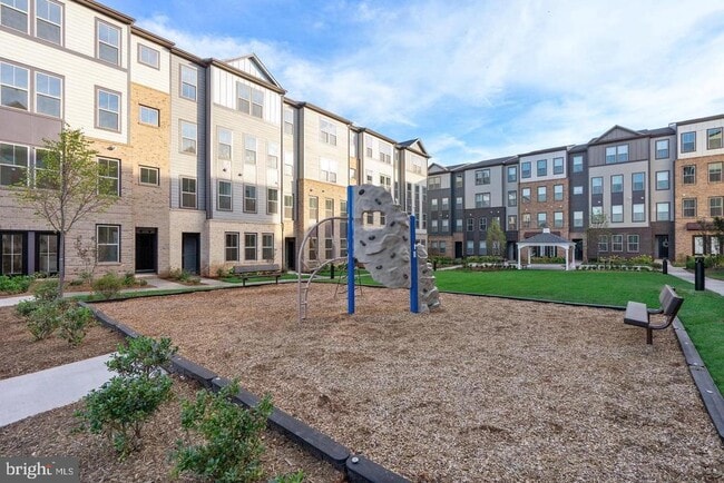 Building Photo - 20957 Bluebird Sq
