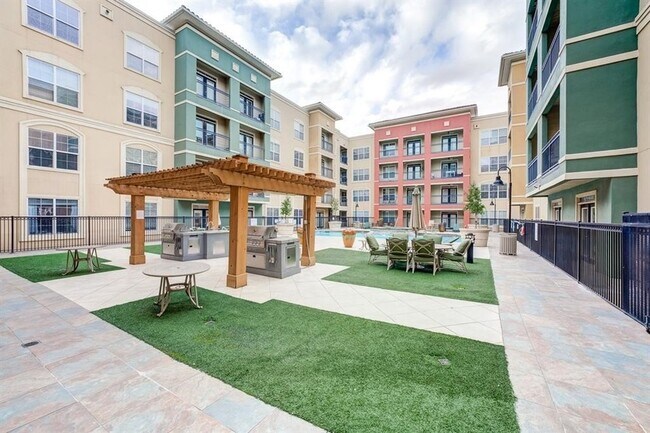 Building Photo - 1711 Old Spanish Trl