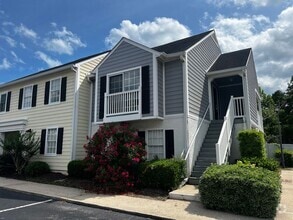 Building Photo - Totally Renovated and a Walk to the Beach!