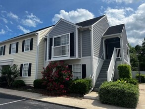 Building Photo - Totally Renovated and a Walk to the Beach!