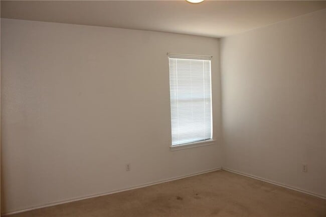 Building Photo - 107 Outfitter Dr