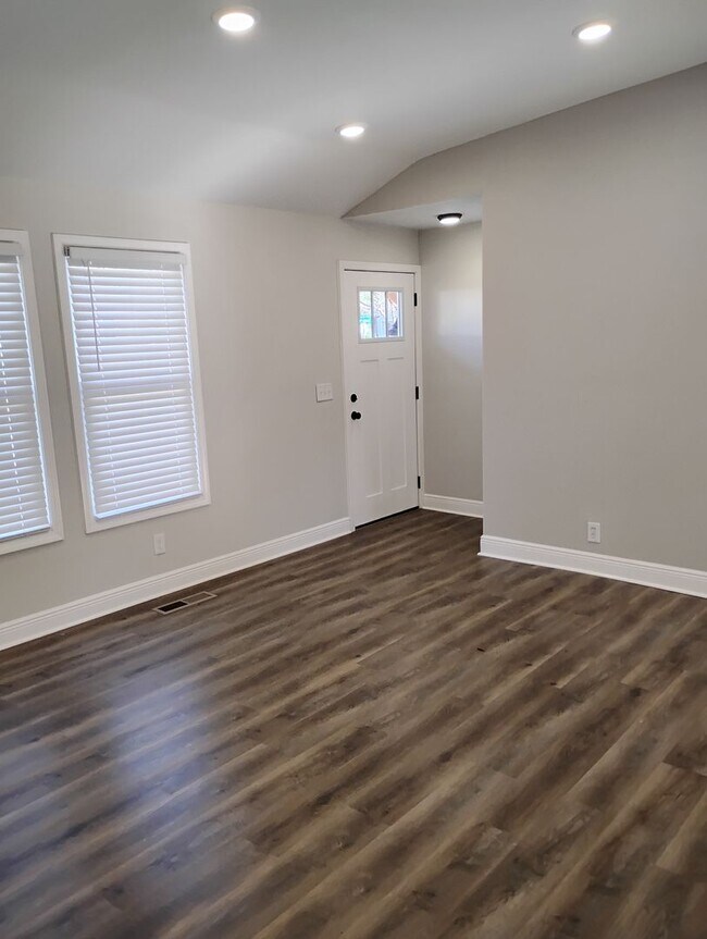 Building Photo - Short-Term Luxury Living in Tuscaloosa