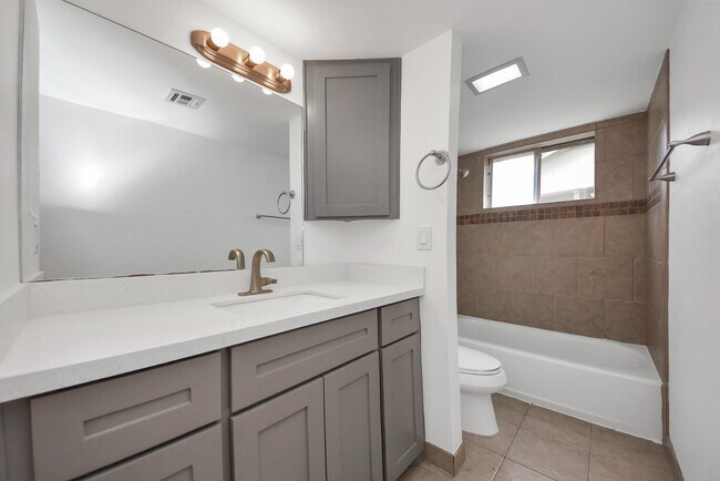 Building Photo - 10327 Sageburrow Dr