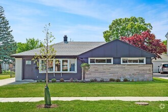 Building Photo - 970 W Grant Dr