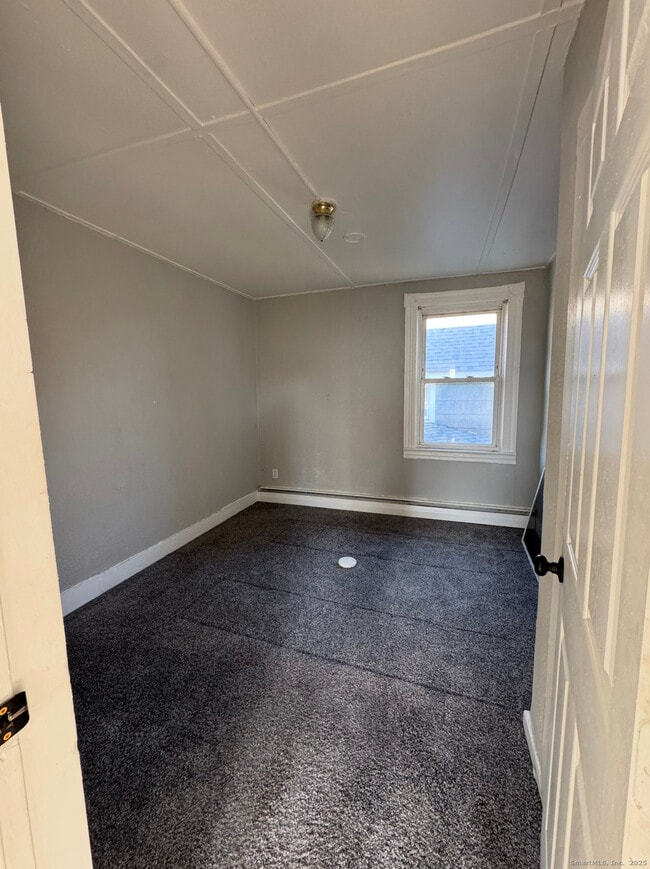 Building Photo - 192 Shaw St