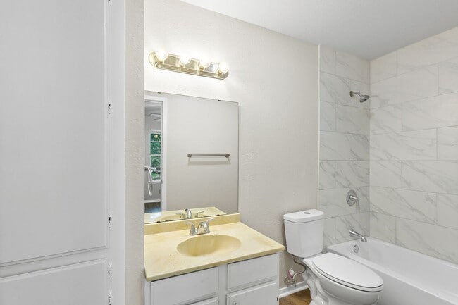 Building Photo - 101-103 Lockhart St