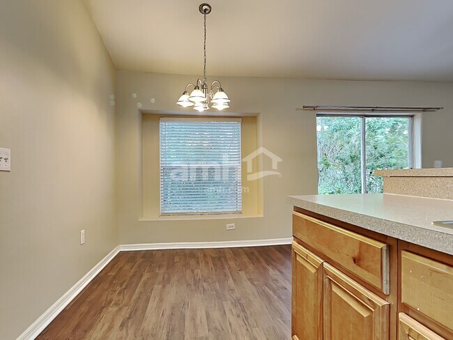 Building Photo - 4735 Roundview Ct