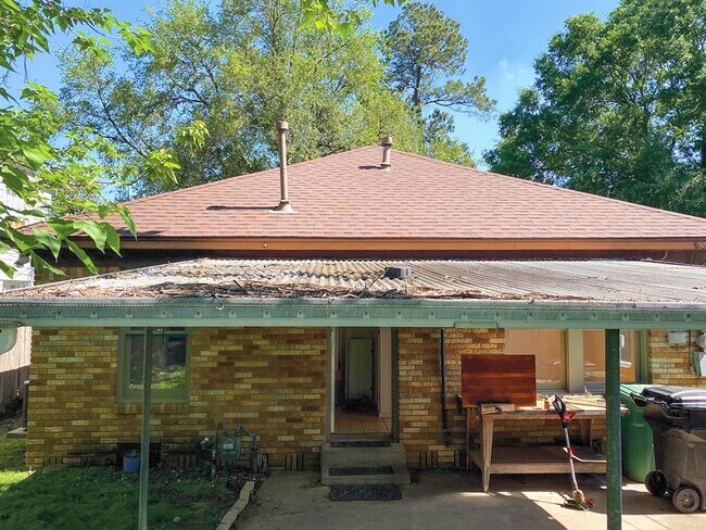 Building Photo - 6656 Sylvan Rd