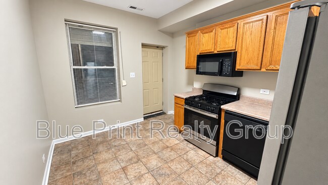 Building Photo - 4712 S St Lawrence Ave