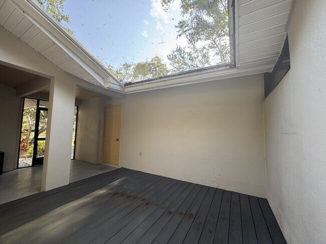 Building Photo - 263 Southampton Dr